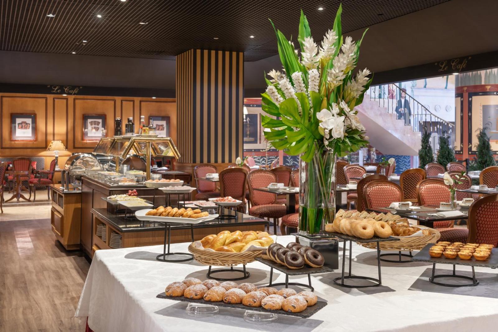 Dom Pedro Lisboa Hotell Eksteriør bilde The Club at London Heathrow Airport